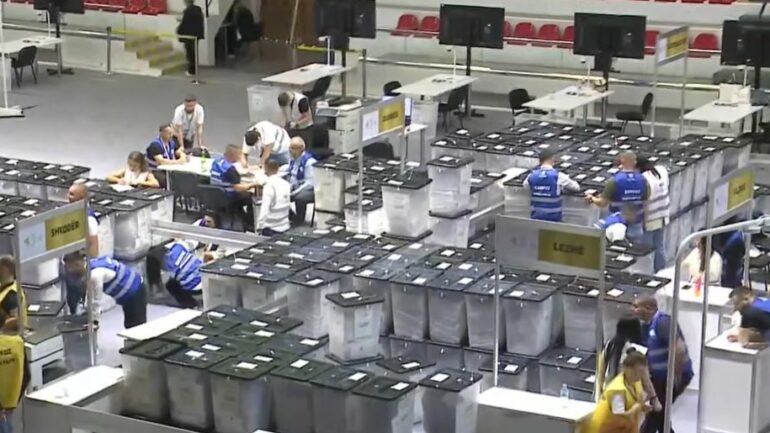 Numërohen rreth 40 për qind e zarfeve të Disporës, kryeson PS, rezultati për partitë e tjera